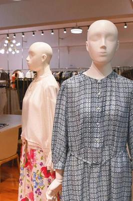 從“美女企業家”到時尚主播 金山寶藏服裝工廠店的華麗轉身